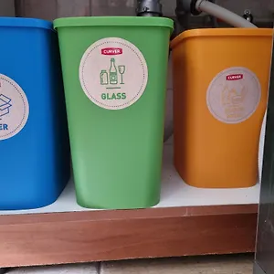 ספר כאן